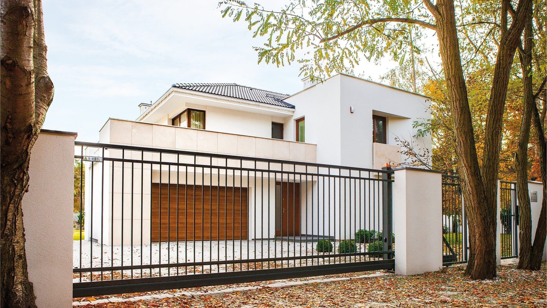 Kovaná samonosná brána