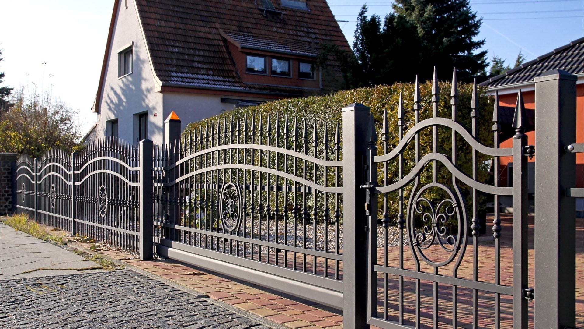 Kovaná posuvná brána