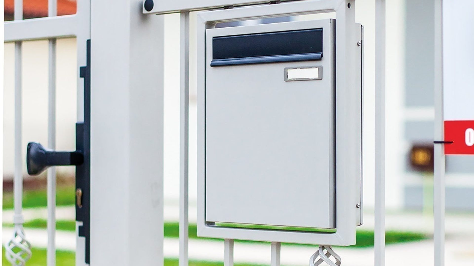 Kovaný plot schránka na dopisy